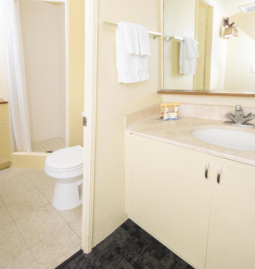 Ohia Waikiki Studio Suites Honolulu Exterior photo